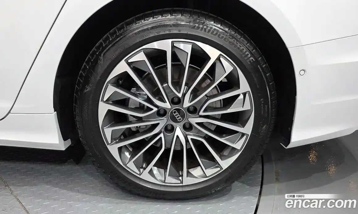 Audi A6 2025 2.0 автомат (гидро), фото 7