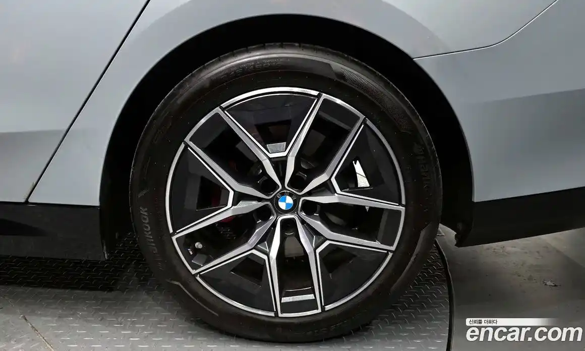 BMW 5 серия 2025 2.0 автомат (гидро), фото 6