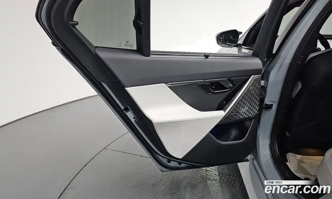 BMW M5 2025 4.4 автомат (гидро), фото 14