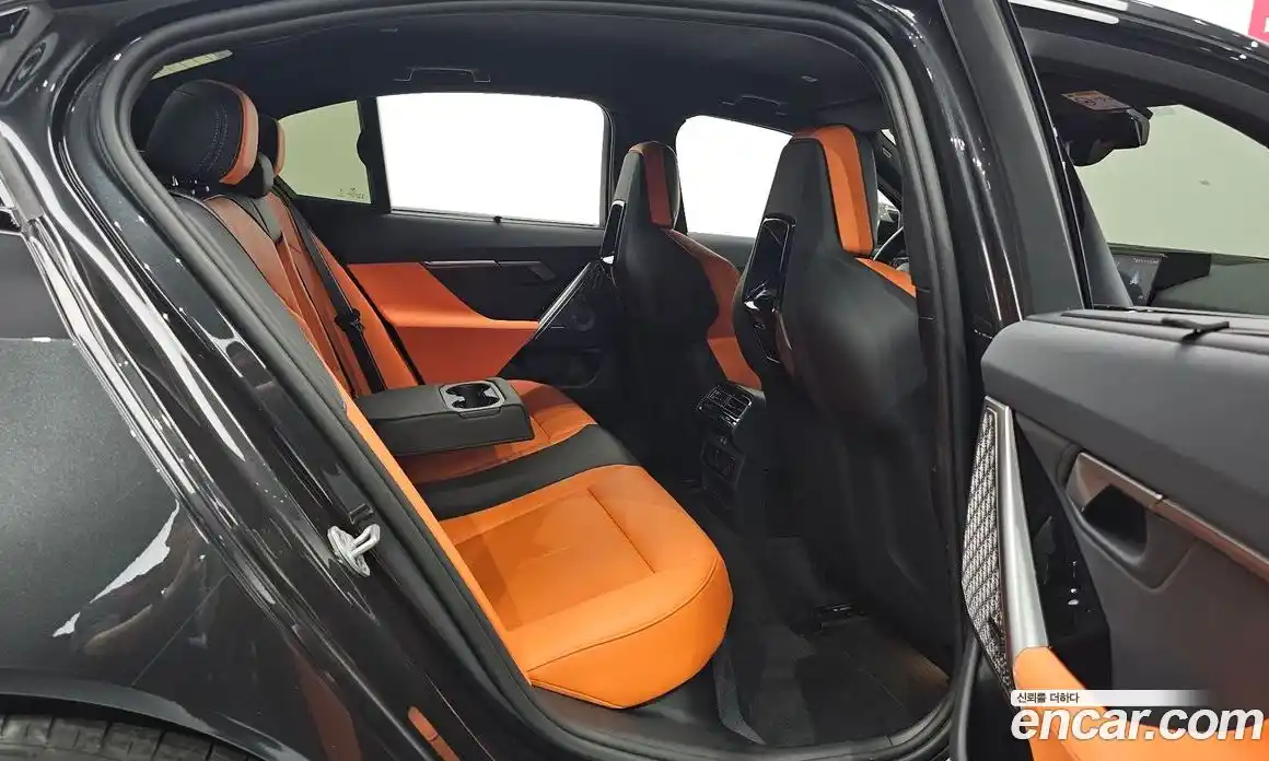 BMW M5 2025 4.4 автомат (гидро), фото 16