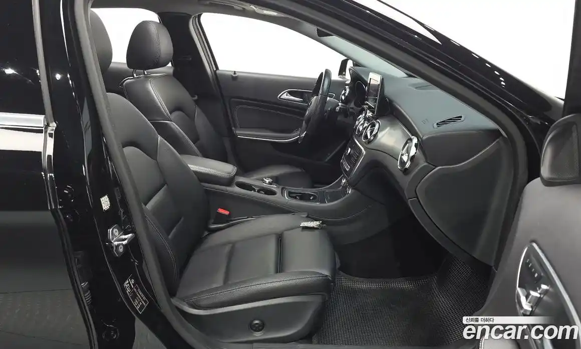 Mercedes-Benz GLA-Class 2018 2.0 гидро, фото 12 Mercedes-Benz GLA-Class 2018 2.0 гидро, фото 12