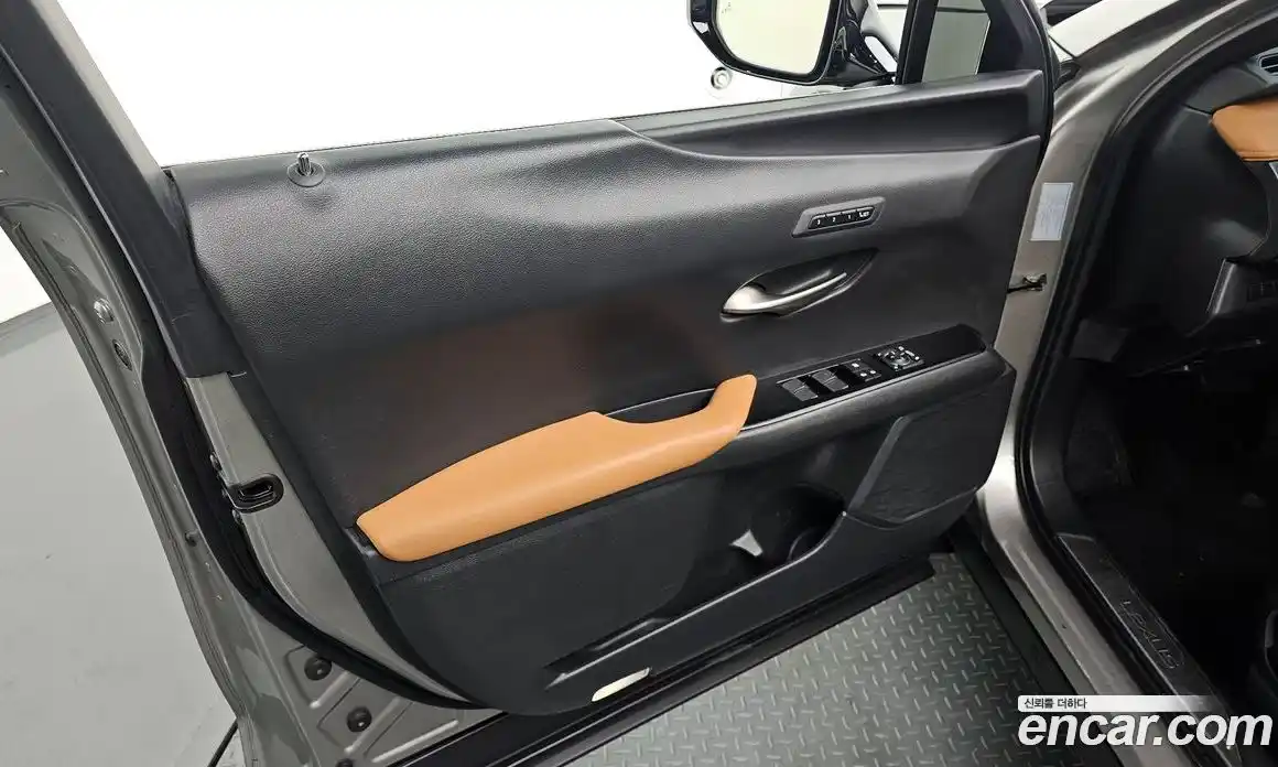 Lexus UX 2019 2.0 гидро, фото 14
