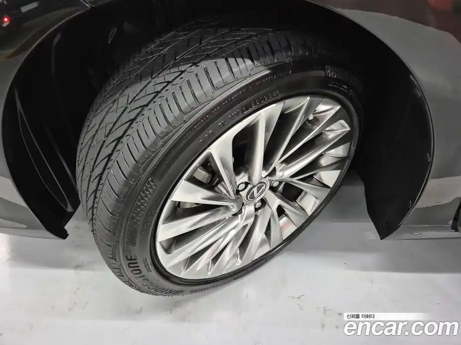 Lexus ES 2024 2.5 вариатор, фото 5