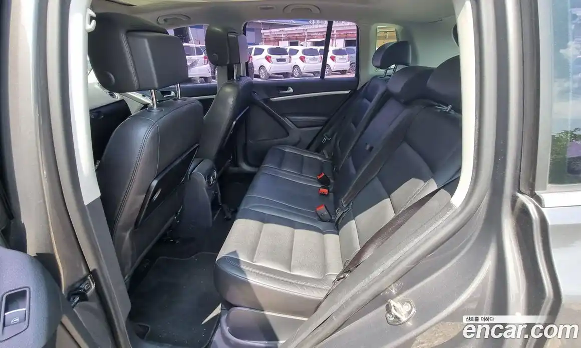 Volkswagen Tiguan 2015 2.0 автомат (гидро), фото 14