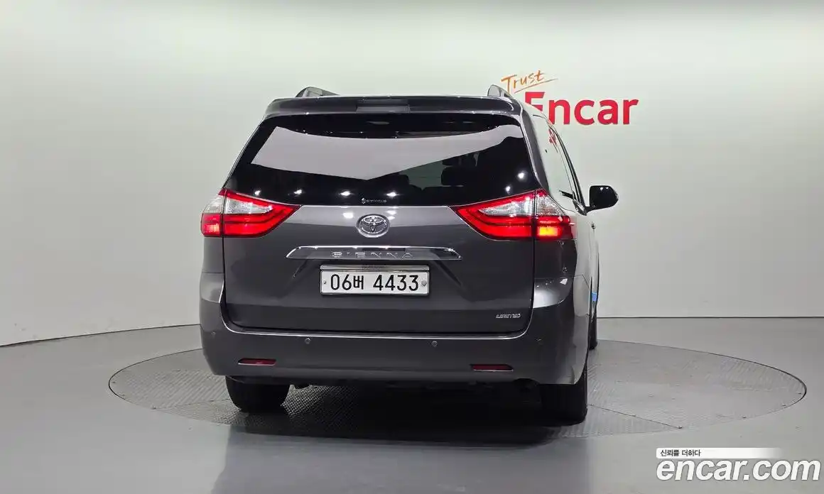 Toyota Sienna 2017 3.5 гидро, фото 4