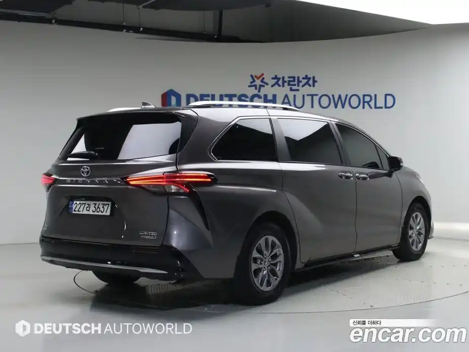 Toyota Sienna 2022 2.5 гидро, фото 2