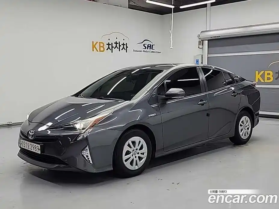 Toyota Prius 2018 1.8 гидро, фото 1