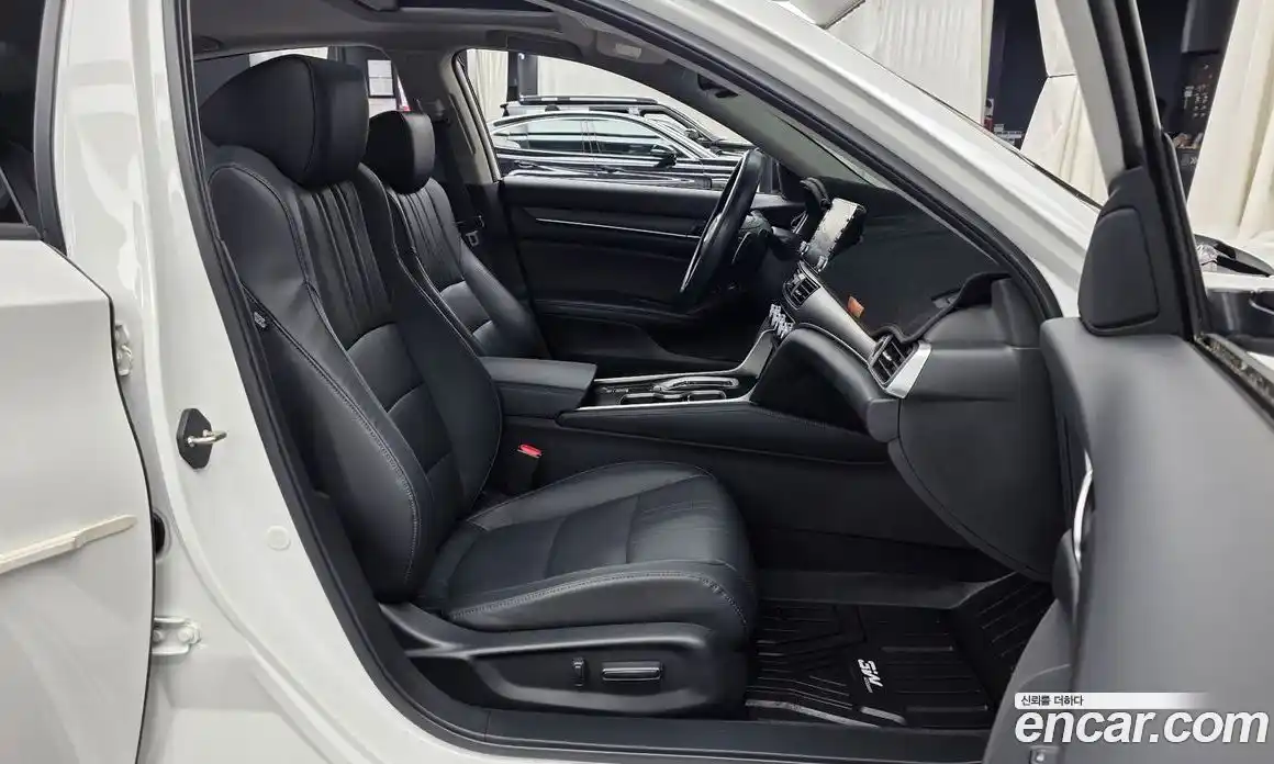 Honda Accord 2018 2.0 автомат (гидро), фото 11