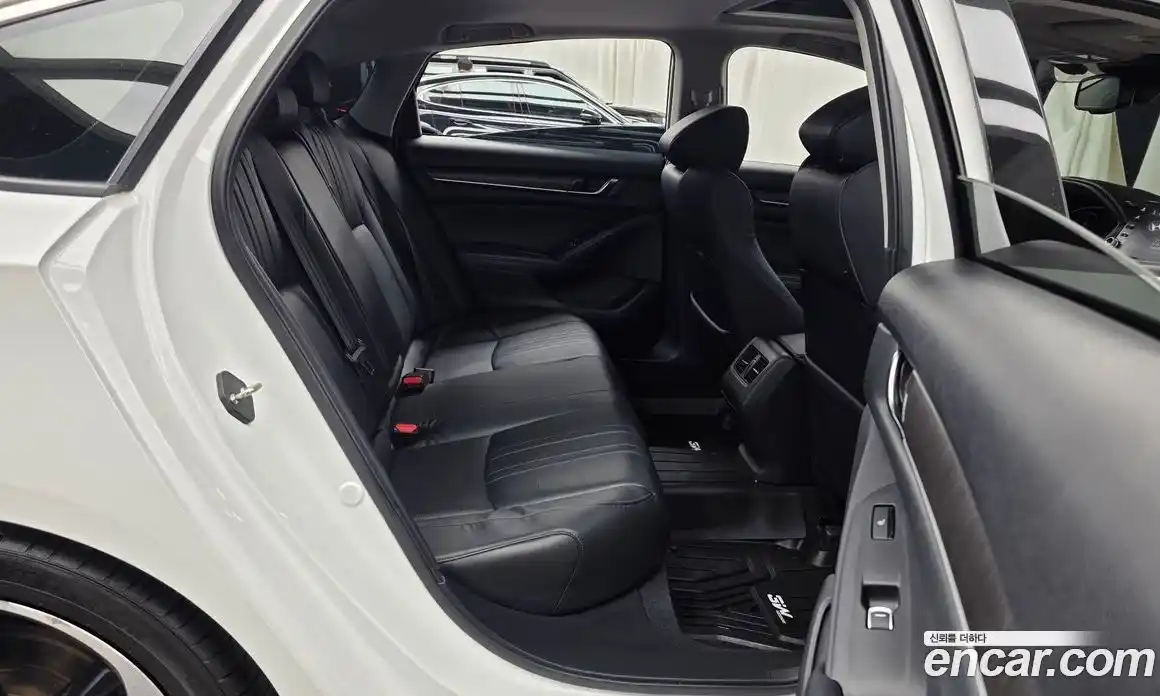 Honda Accord 2018 2.0 автомат (гидро), фото 12