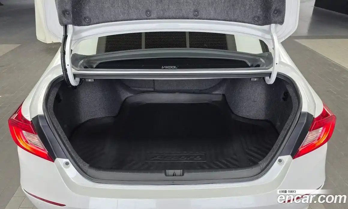Honda Accord 2018 2.0 автомат (гидро), фото 20