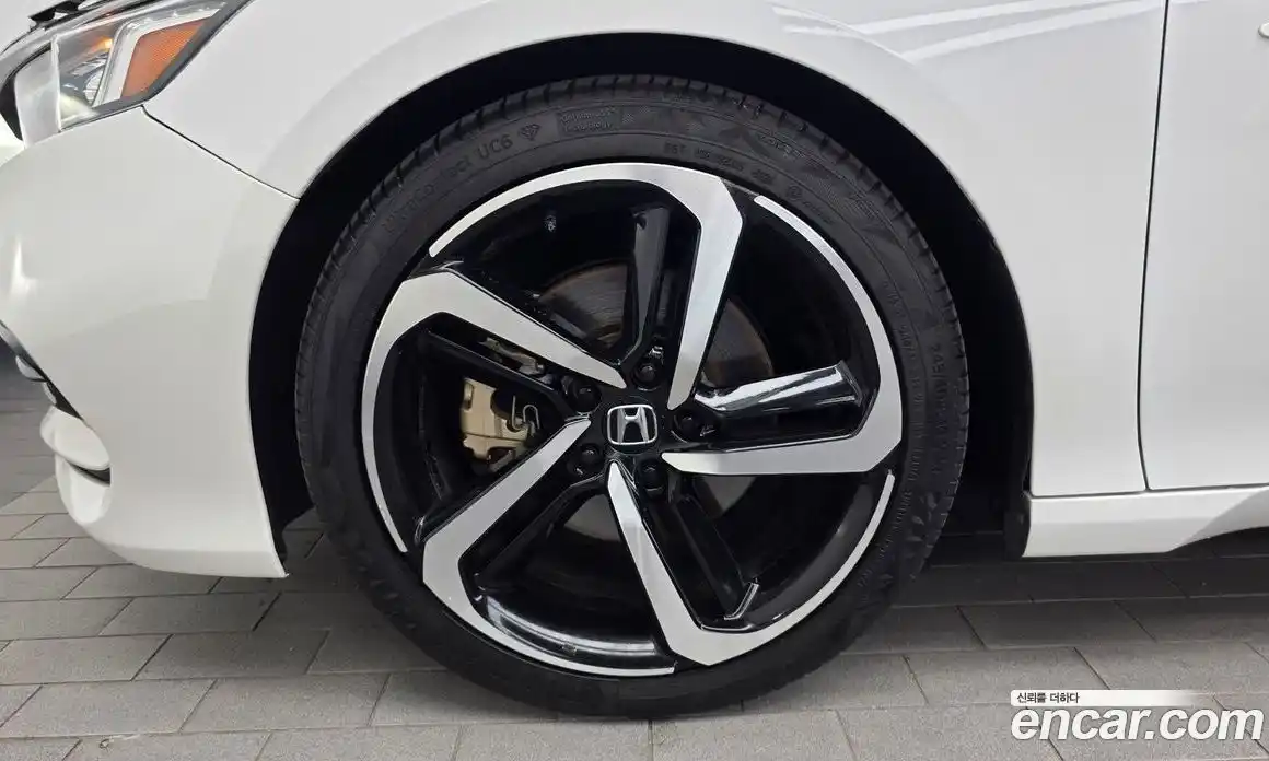 Honda Accord 2018 2.0 автомат (гидро), фото 5
