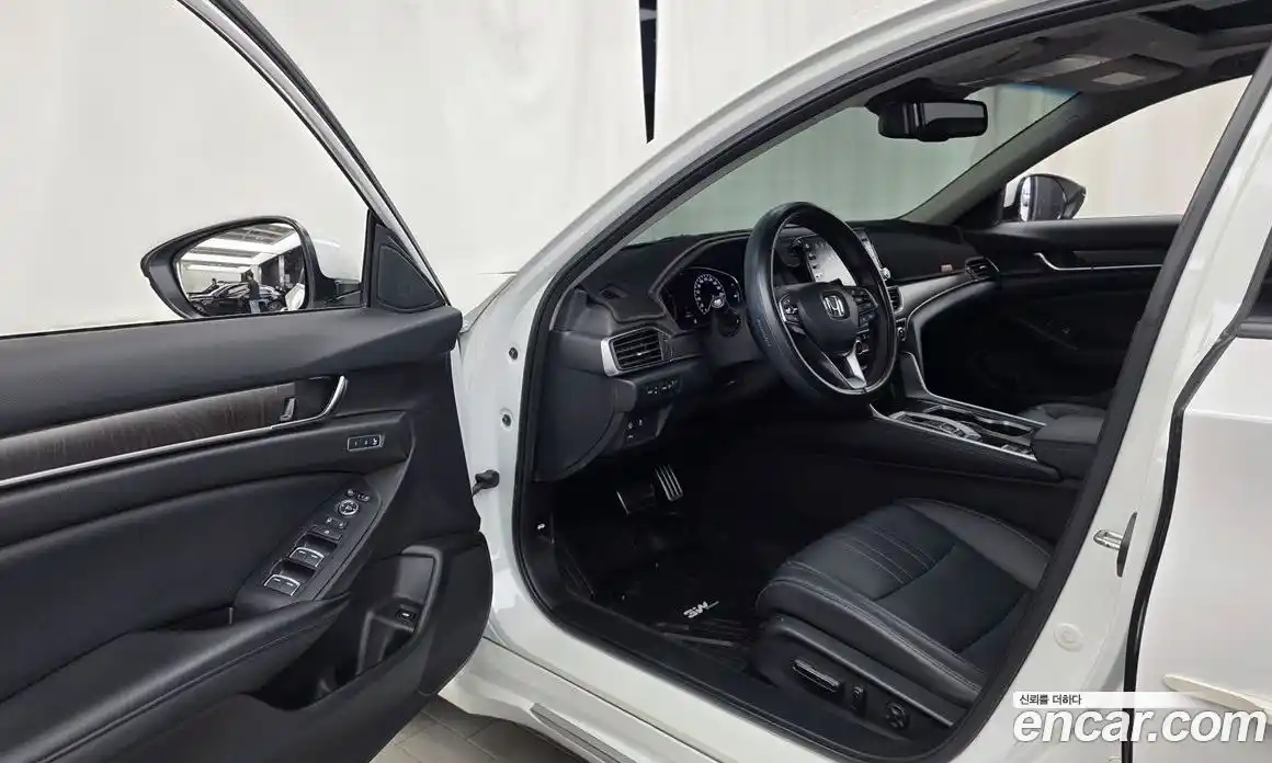 Honda Accord 2018 2.0 автомат (гидро), фото 10