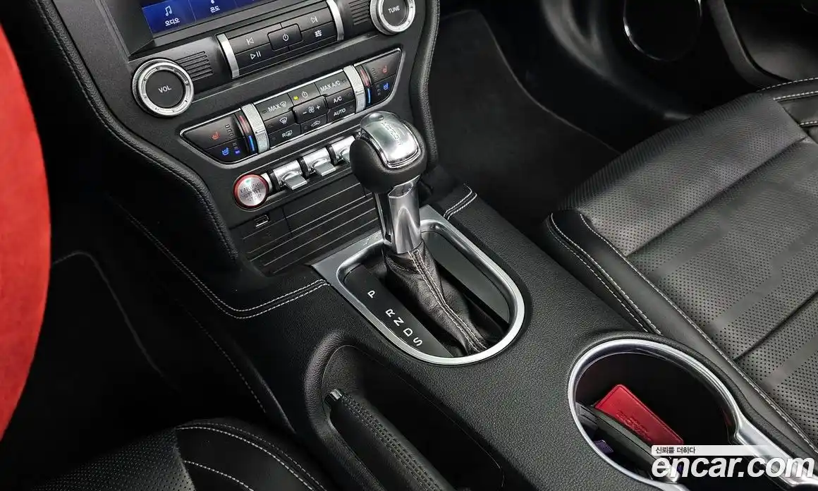 Ford Mustang 2023 2.3 автомат (гидро), фото 12
