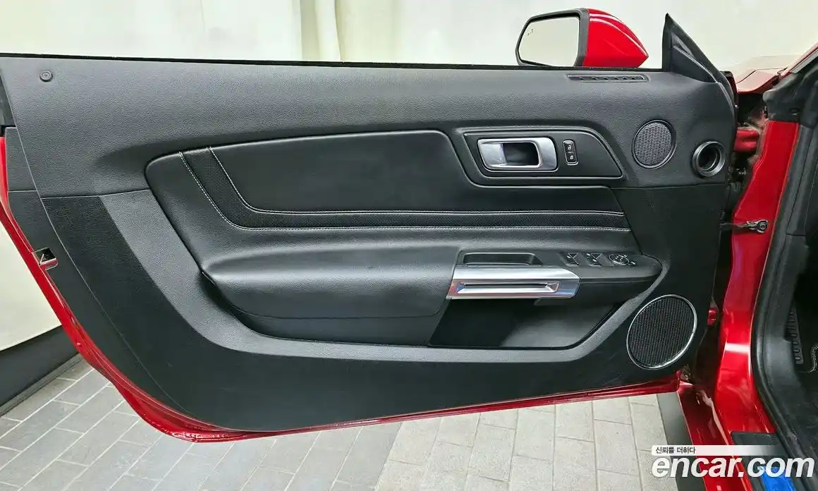 Ford Mustang 2023 2.3 автомат (гидро), фото 14
