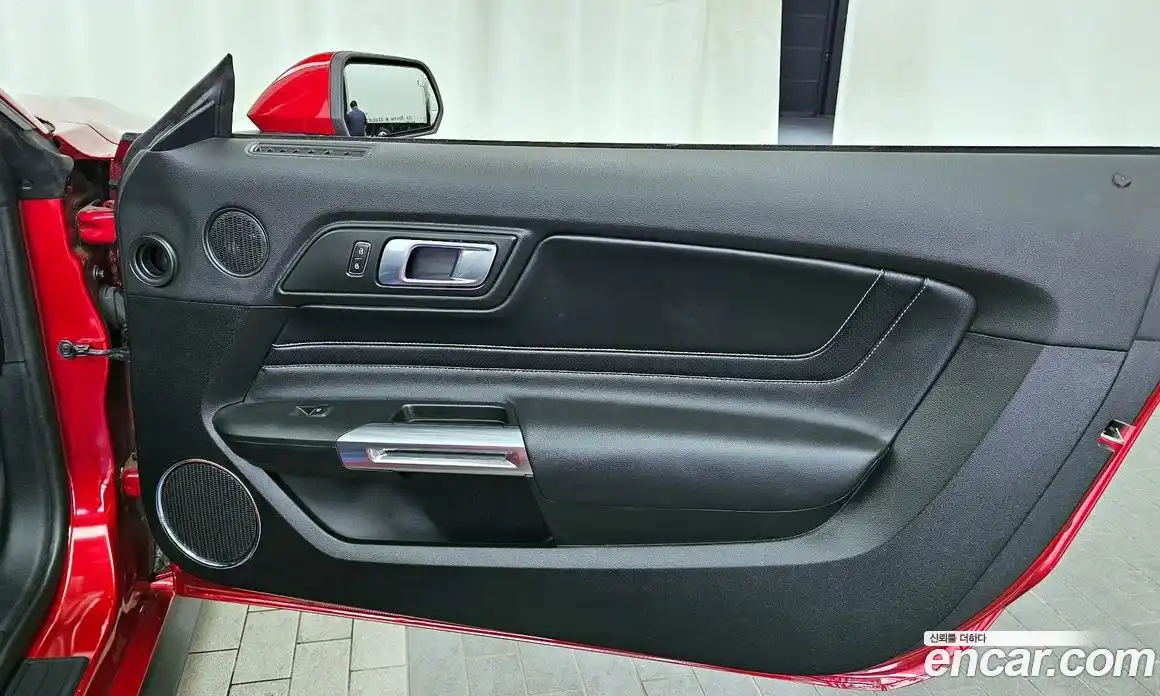 Ford Mustang 2023 2.3 автомат (гидро), фото 15