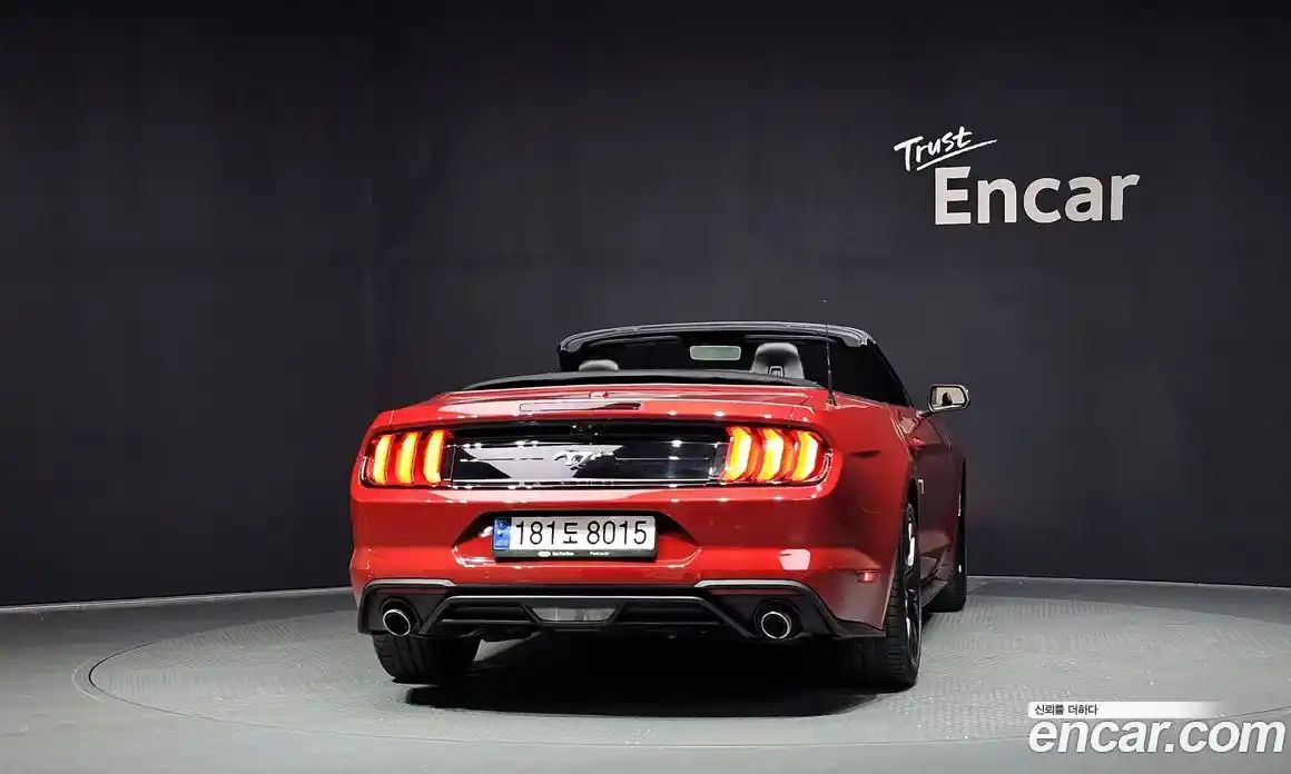 Ford Mustang 2023 2.3 автомат (гидро), фото 4