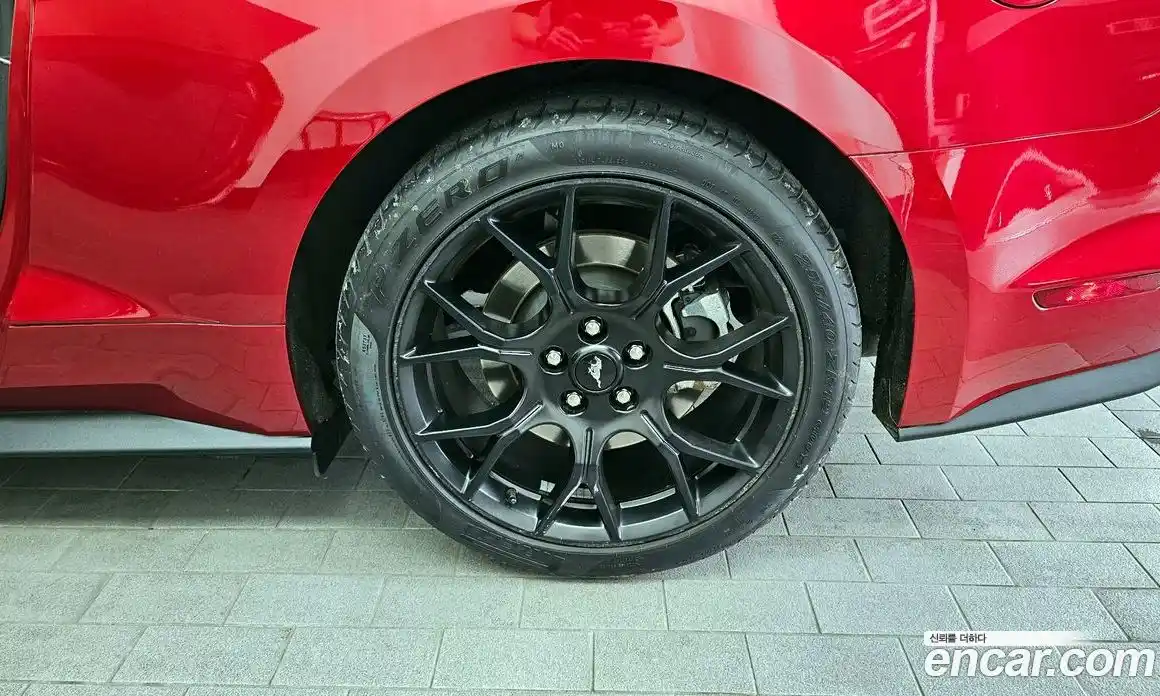 Ford Mustang 2023 2.3 автомат (гидро), фото 7