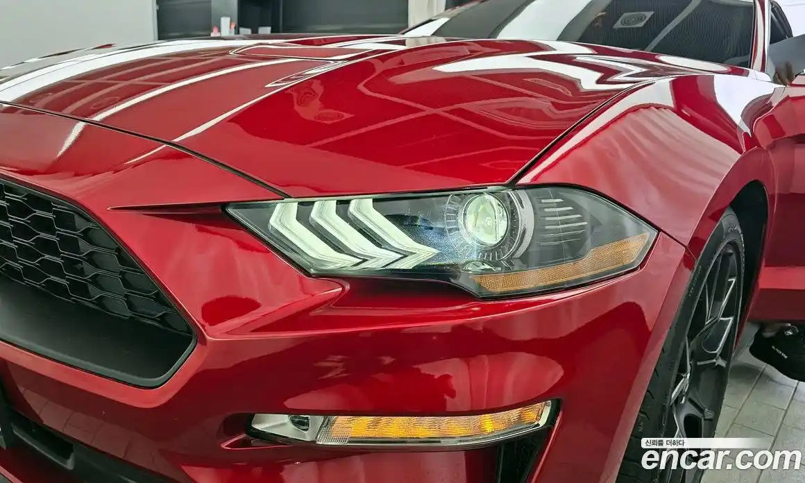 Ford Mustang 2023 2.3 автомат (гидро), фото 8