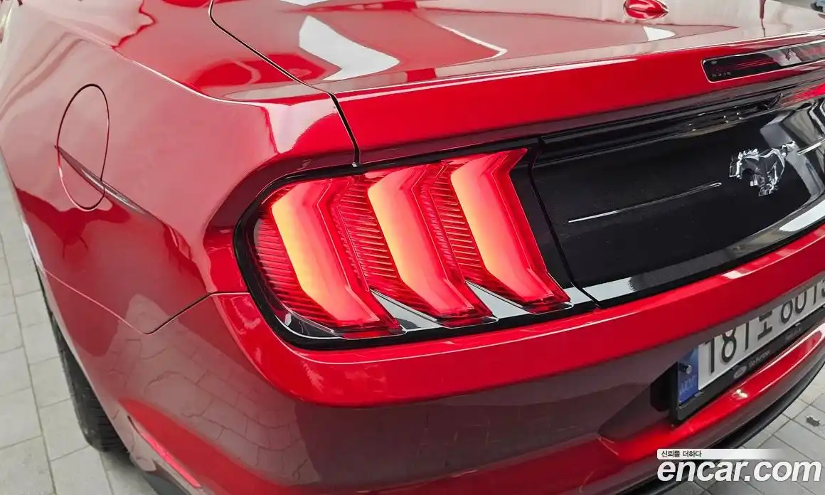 Ford Mustang 2023 2.3 автомат (гидро), фото 9
