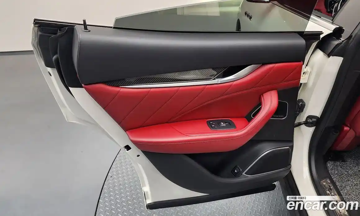 Maserati Levante 2020 3.0 гидро, фото 15