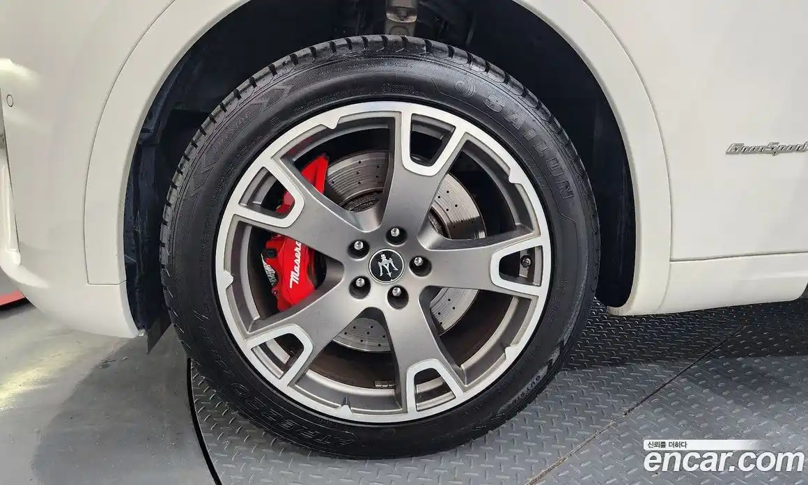 Maserati Levante 2020 3.0 гидро, фото 5