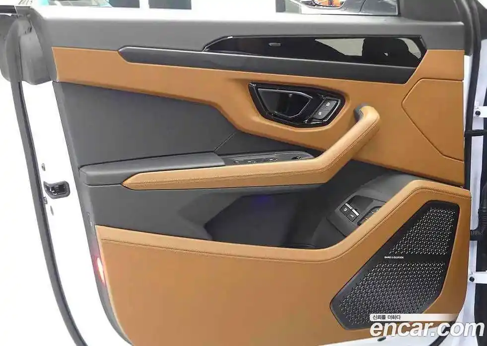 Lamborghini Urus 2025 4.0 гидро, фото 13