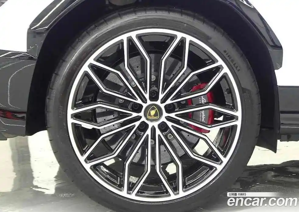 Lamborghini Urus 2025 4.0 гидро, фото 10
