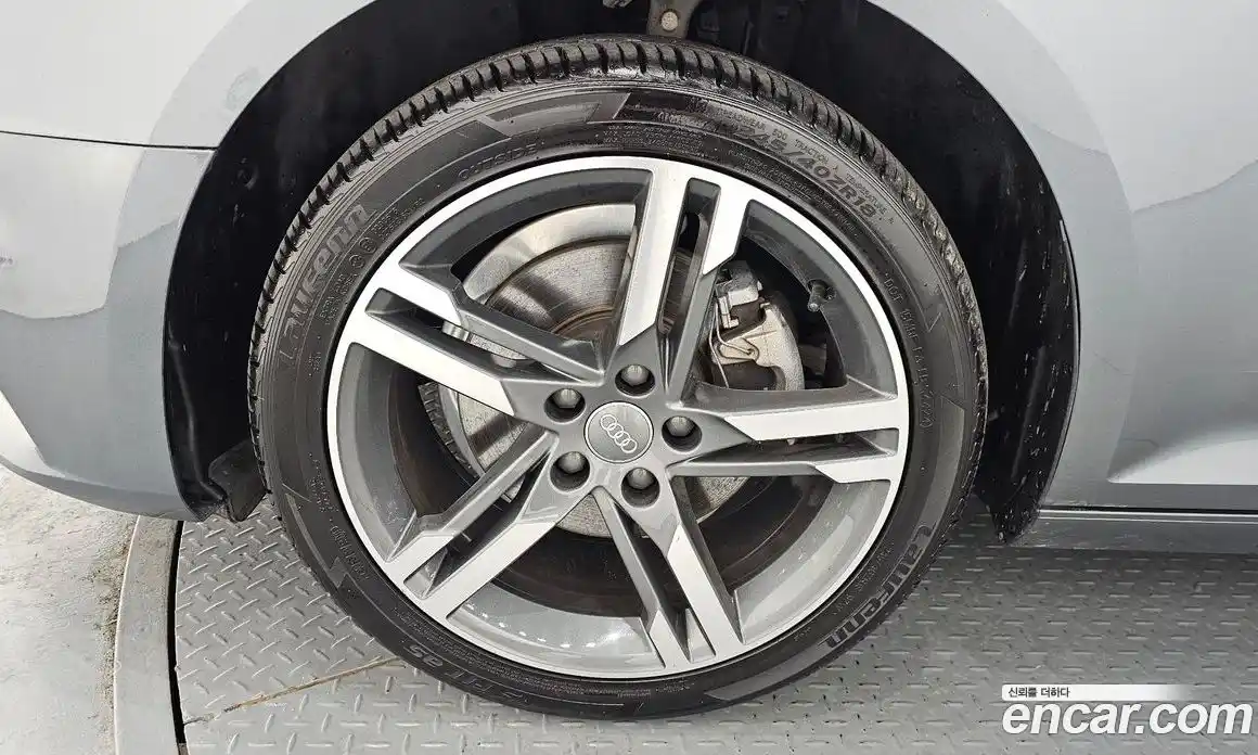 Audi A4 2019 2.0 автомат (гидро), фото 5