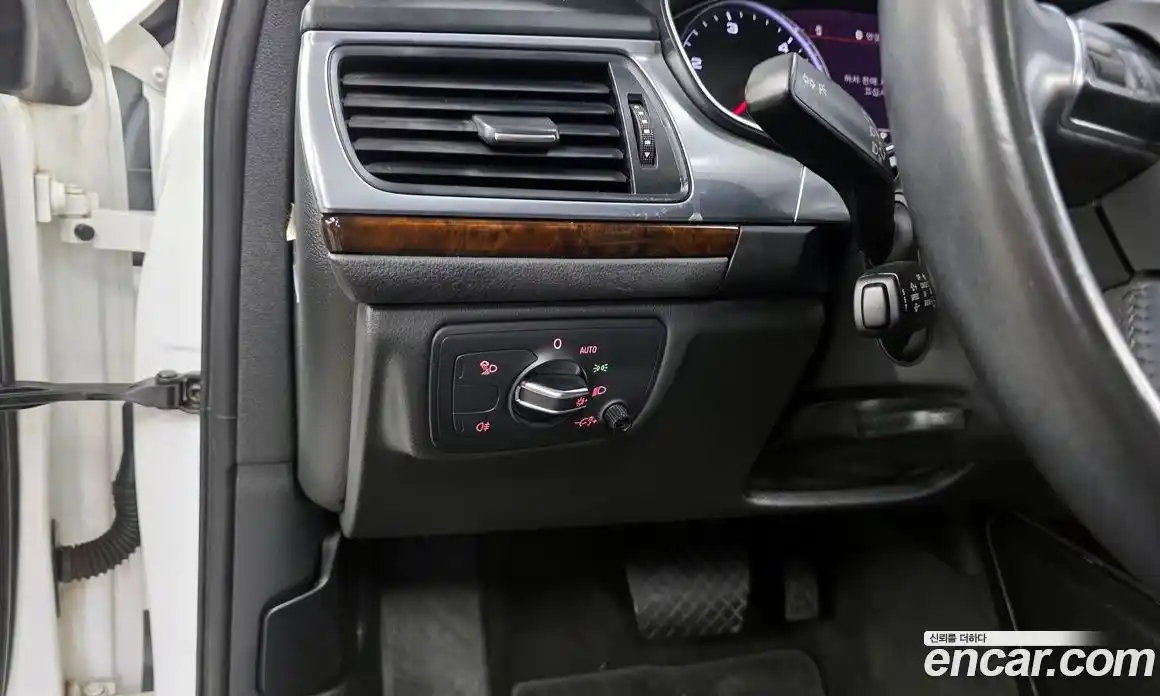 Audi A6 2015 2.0 автомат (гидро), фото 16
