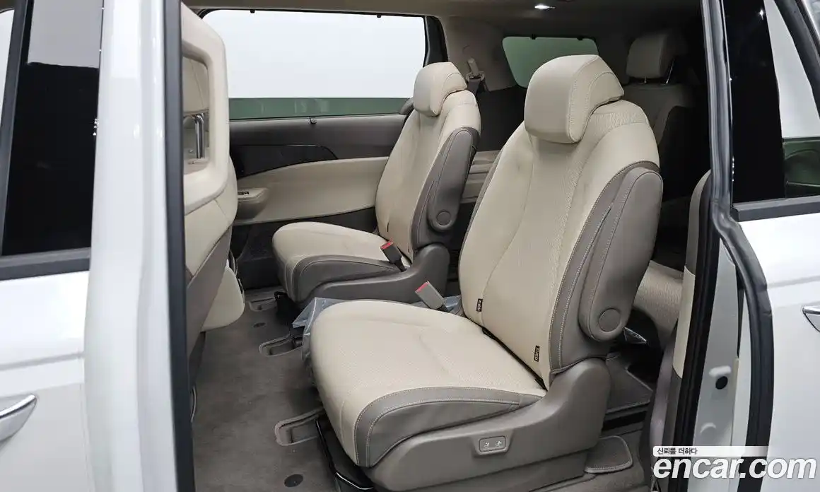 Kia Carnival 2024 1.6 автомат (гидро), фото 11
