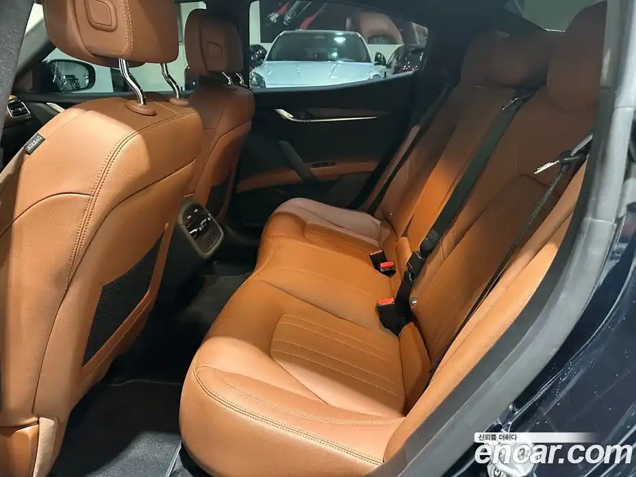 Maserati Ghibli 2023 2.0 гидро, фото 11