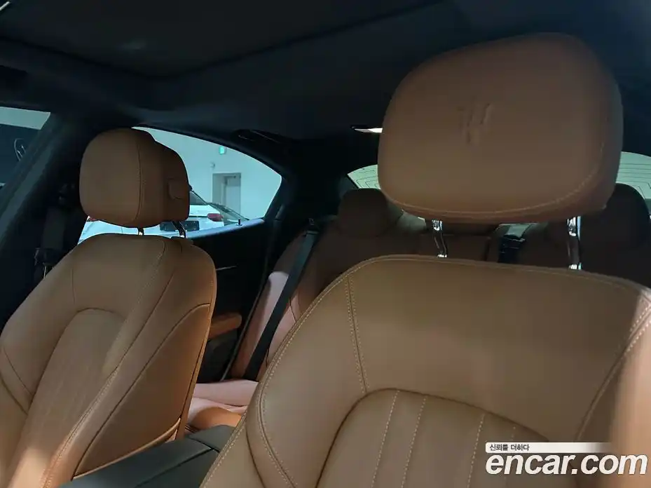 Maserati Ghibli 2023 2.0 гидро, фото 12