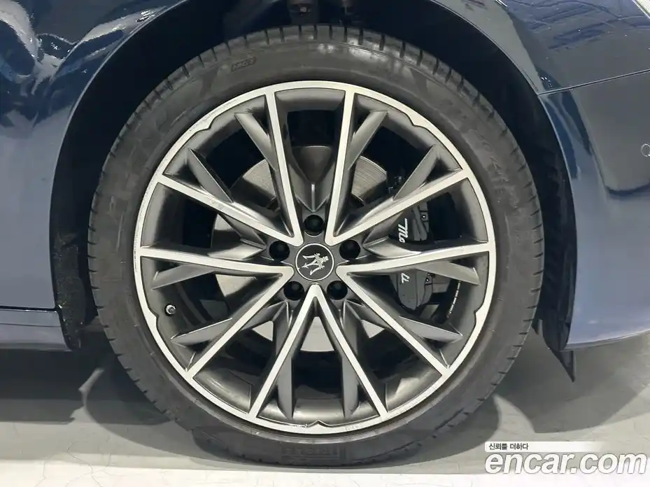 Maserati Ghibli 2023 2.0 гидро, фото 5