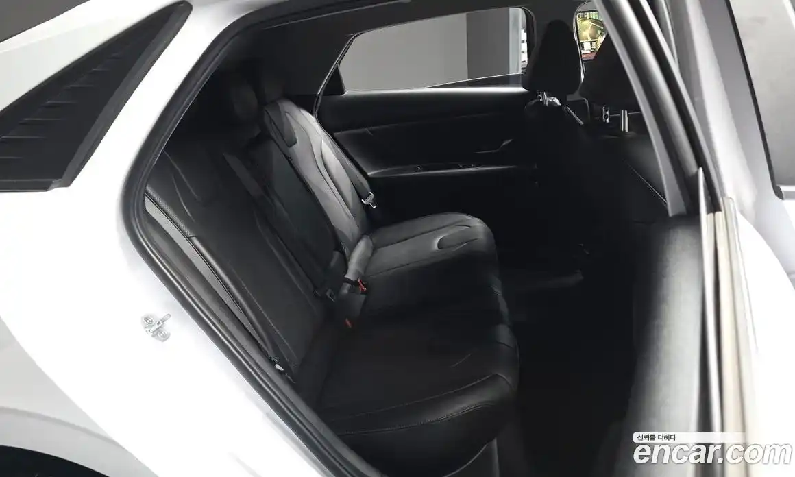 Hyundai Avante 2021 1.6 автомат (гидро), фото 12