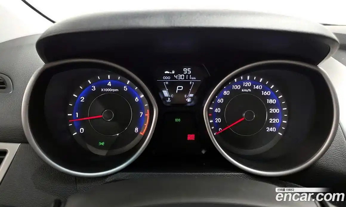 Hyundai Avante 2011 1.6 автомат (гидро), фото 11
