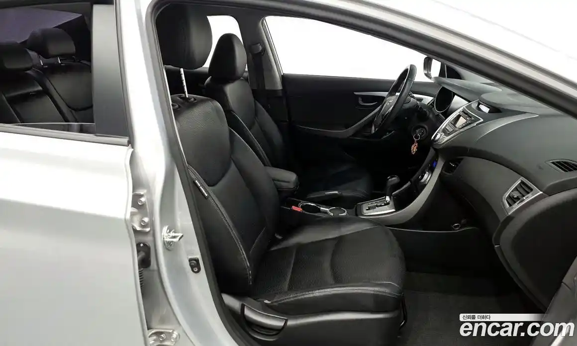 Hyundai Avante 2011 1.6 автомат (гидро), фото 16