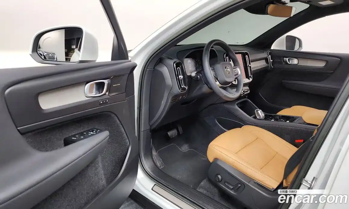 Volvo XC40 2022 2.0 автомат (гидро), фото 13