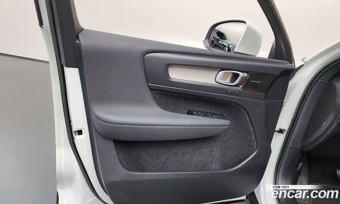 Volvo XC40 2022 2.0 автомат (гидро), фото 14