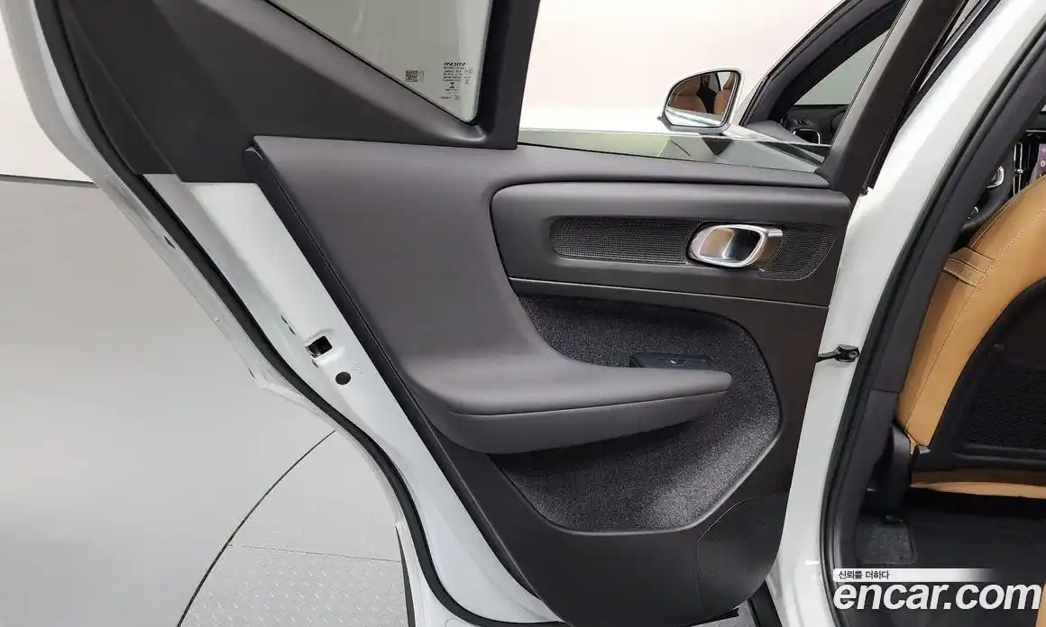 Volvo XC40 2022 2.0 автомат (гидро), фото 15