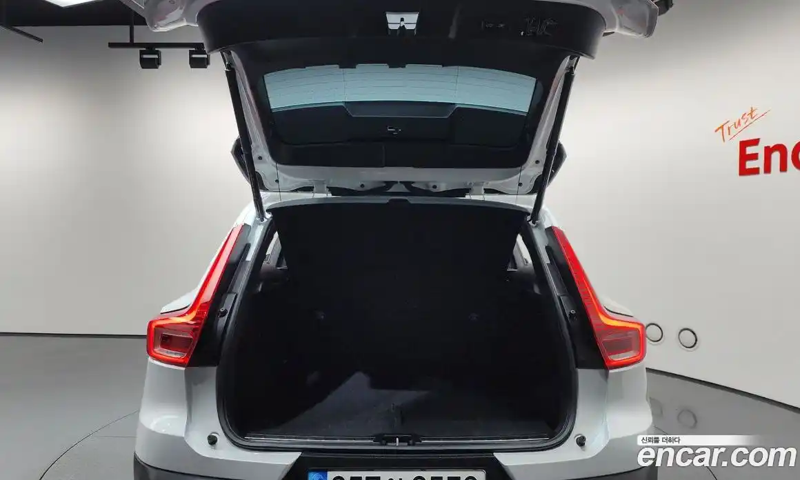 Volvo XC40 2022 2.0 автомат (гидро), фото 25