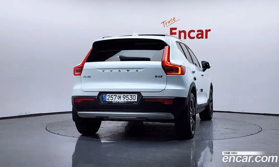 Volvo XC40 2022 2.0 автомат (гидро), фото 4