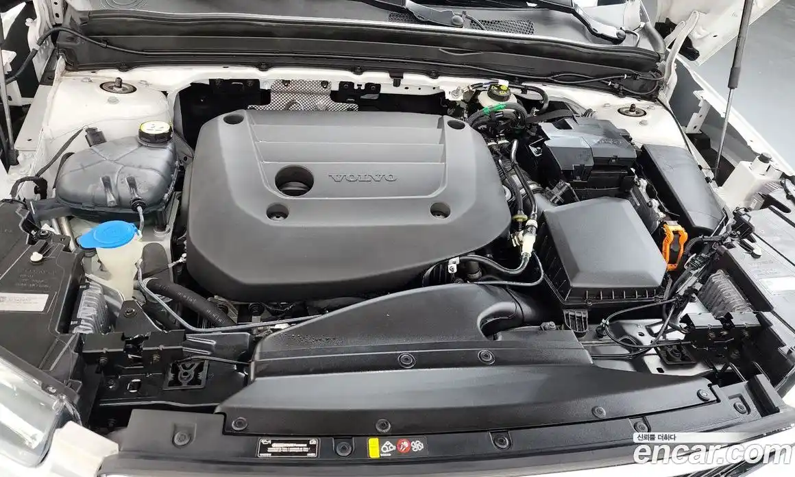 Volvo XC40 2022 2.0 автомат (гидро), фото 6