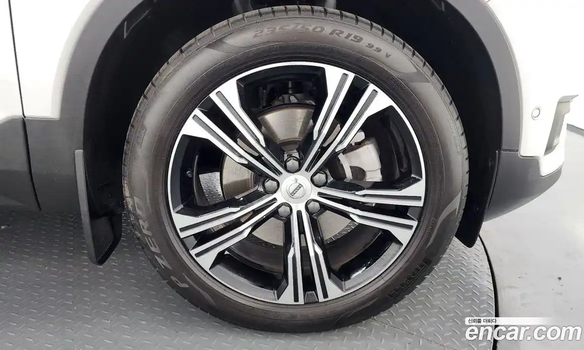 Volvo XC40 2022 2.0 автомат (гидро), фото 7