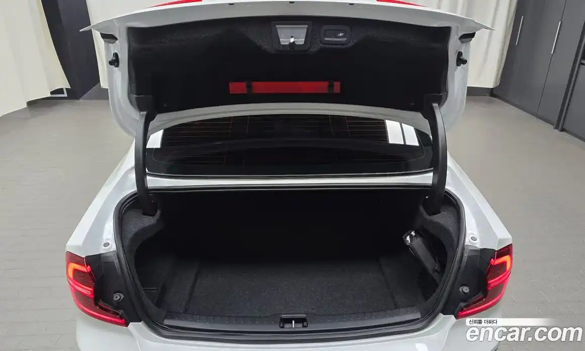 Volvo S60 2019 2.0 автомат (гидро), фото 27
