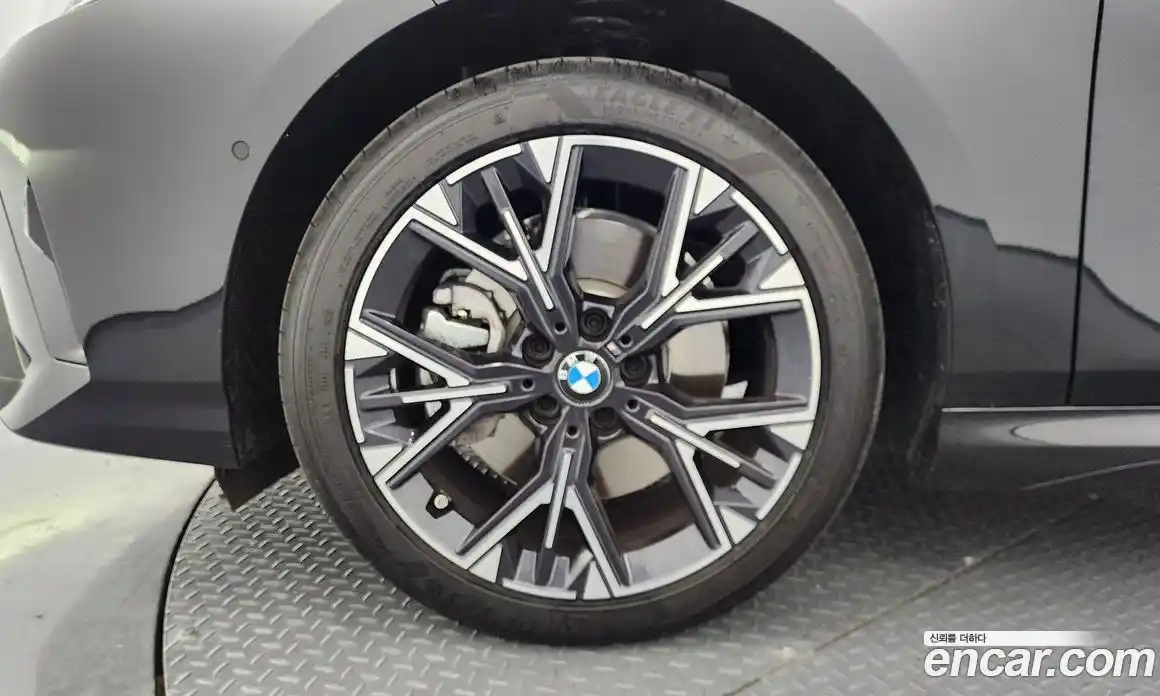BMW 1 серия 2026 2.0 автомат (гидро), фото 5