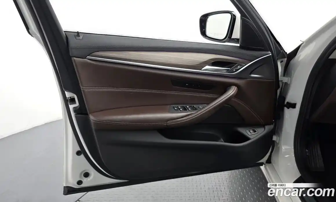 BMW 5 серия 2018 2.0 автомат (гидро), фото 14
