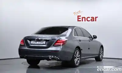 Mercedes-Benz E-Class 2019 2.0 автомат (гидро), миниатюра 2