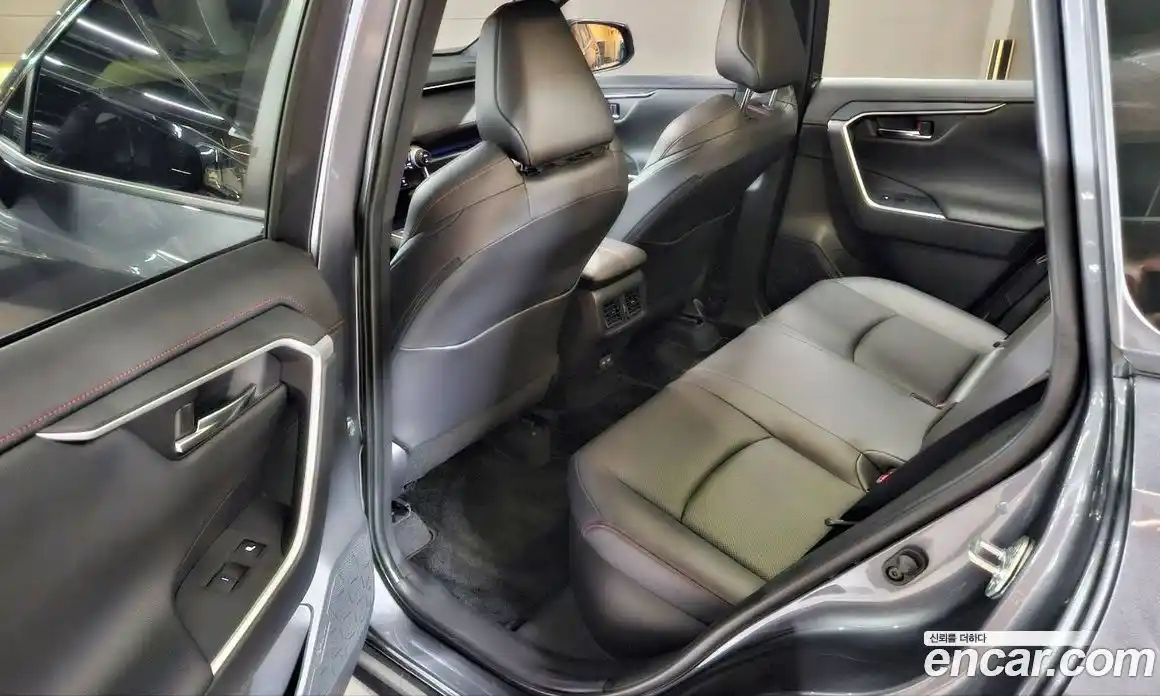 Toyota RAV4 2025 2.5 гидро, фото 6