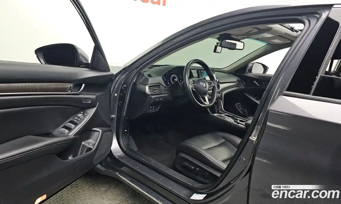 Honda Accord 2019 2.0 автомат (гидро), фото 13