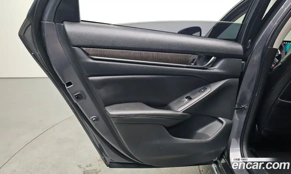 Honda Accord 2019 2.0 автомат (гидро), фото 15